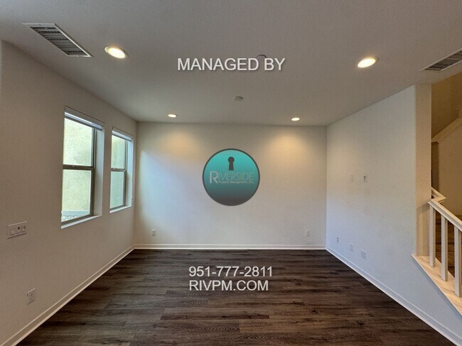 Building Photo - DISCOVER YOUR DREAM CONDO AT 105 CORONA!!