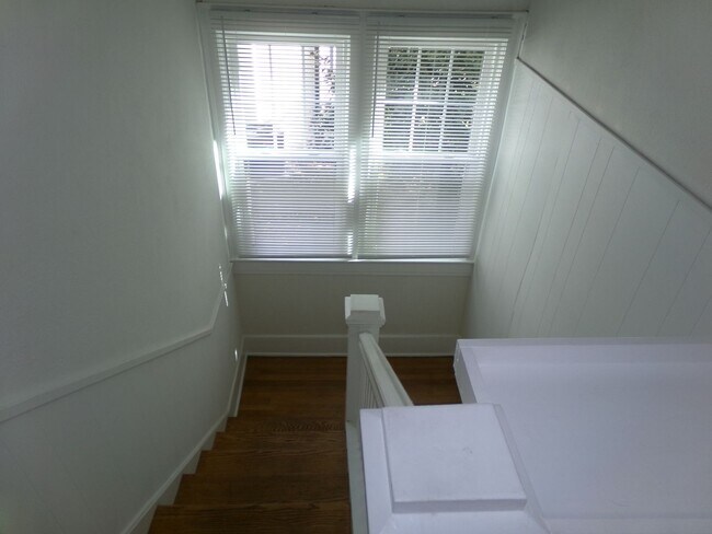 Building Photo - 1529 W First St