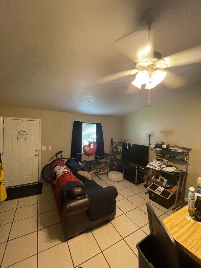 Building Photo - Perfect 1 Bedroom 1 Bathroom!