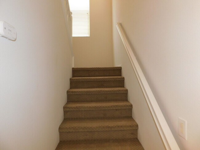 Building Photo - Exceptional 3 bed, 3.5 bath home in Irvine.