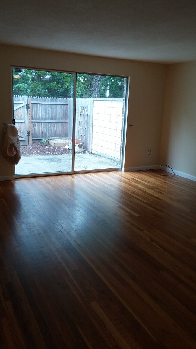 Building Photo - 32 Webster Ct