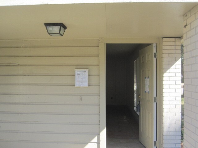 Building Photo - 10834 Sugar Hill Dr