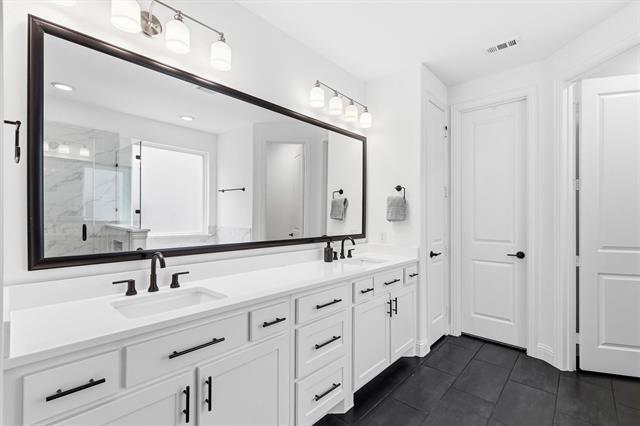 Building Photo - 10720 Canoe Dr