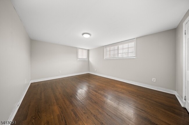 Building Photo - 339 N 6th St