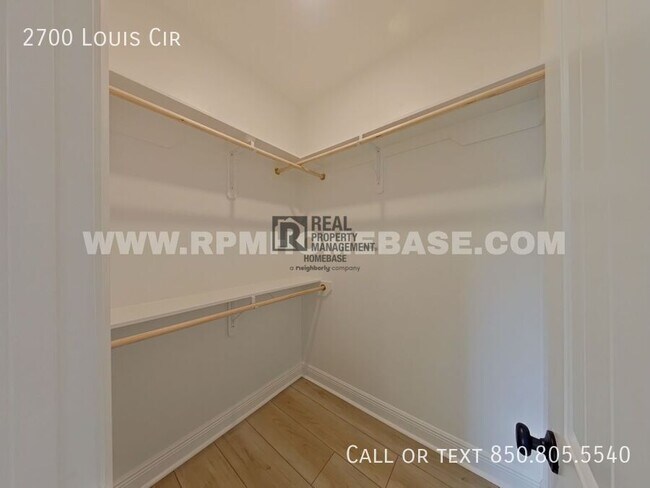Building Photo - 2700 Louis Cir
