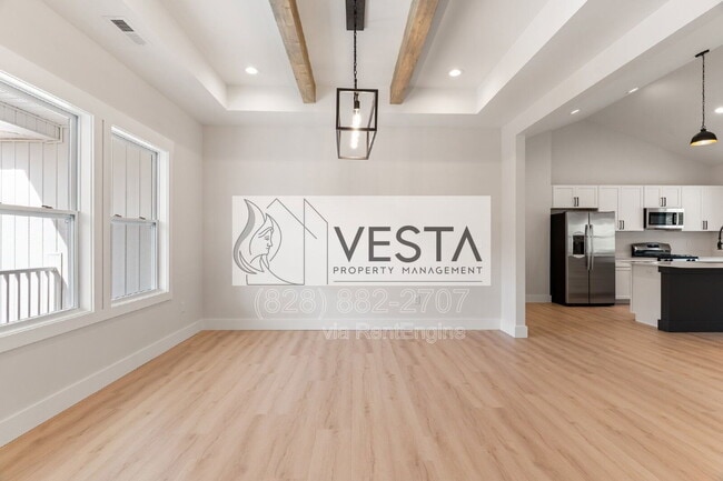 Building Photo - 11 Apple Meadow Ln