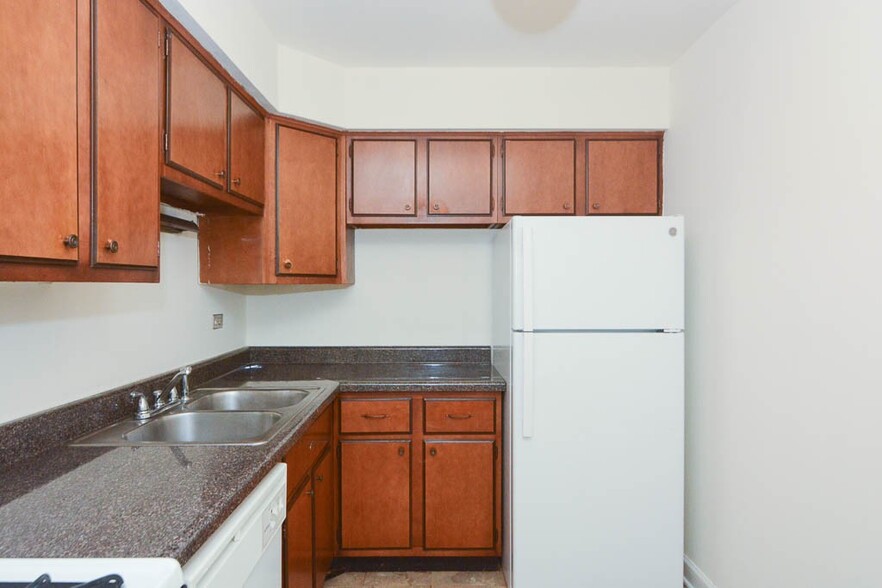 Building Photo - 663 W Wrightwood Ave