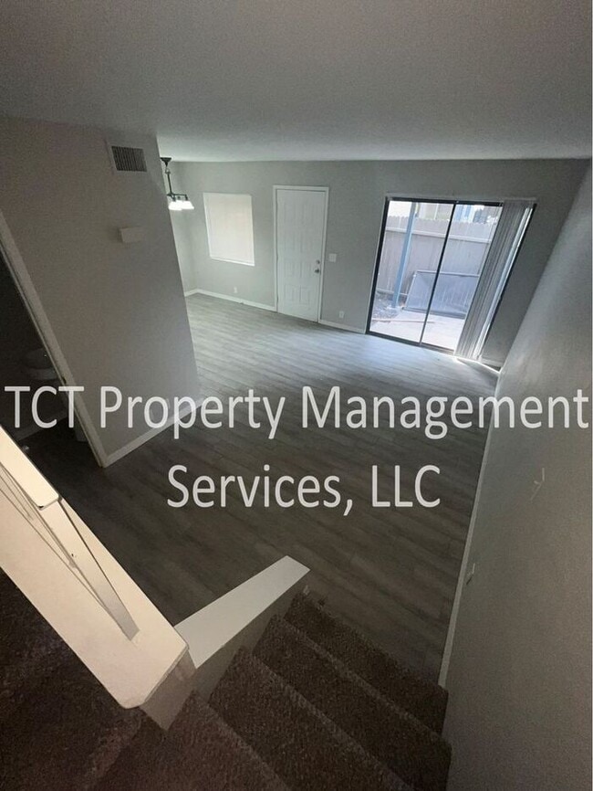Building Photo - Updated Townhome in the heart of Chandler