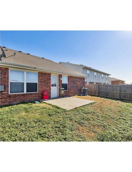 Building Photo - 604 Welston Cir