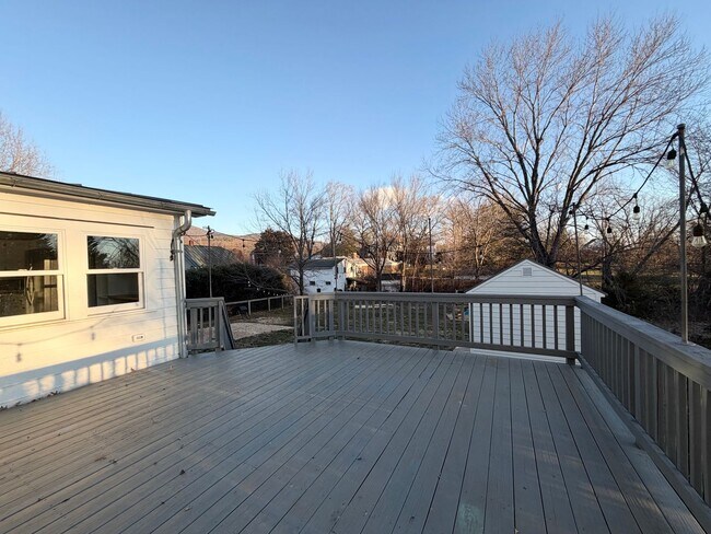 Building Photo - 5826 Railroad Ave