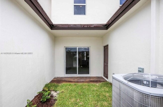 Building Photo - 26459 SW 148th Ave