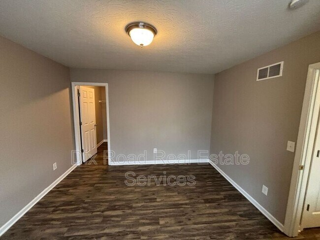 Building Photo - 209 Wexford Dr