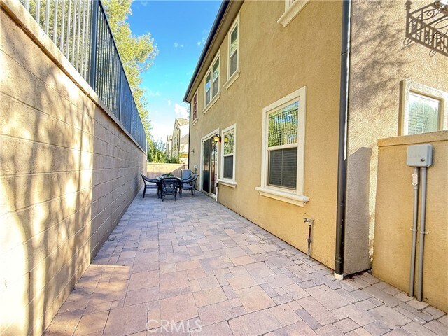 Building Photo - 81 Keepsake