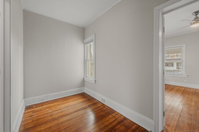 Building Photo - 245 Willetts Ave