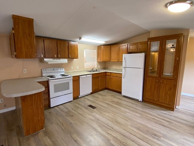 Building Photo - Newly renovated 3 Bedroom, 2 Bath home in ...