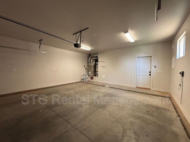 Building Photo - 840 Twin Lakes Dr