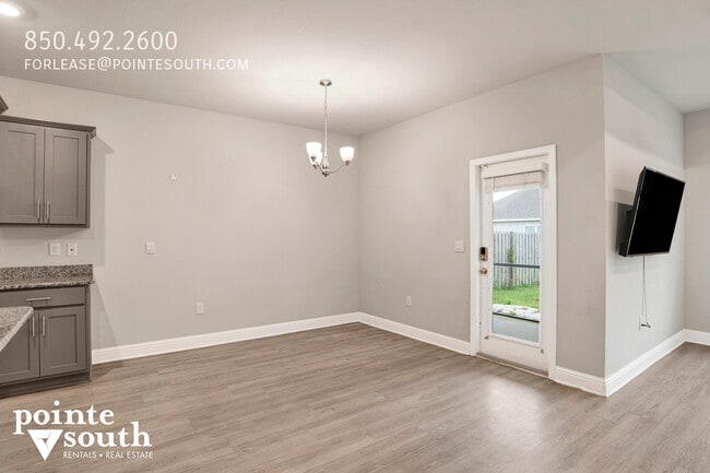 Building Photo - 390 Gemini St