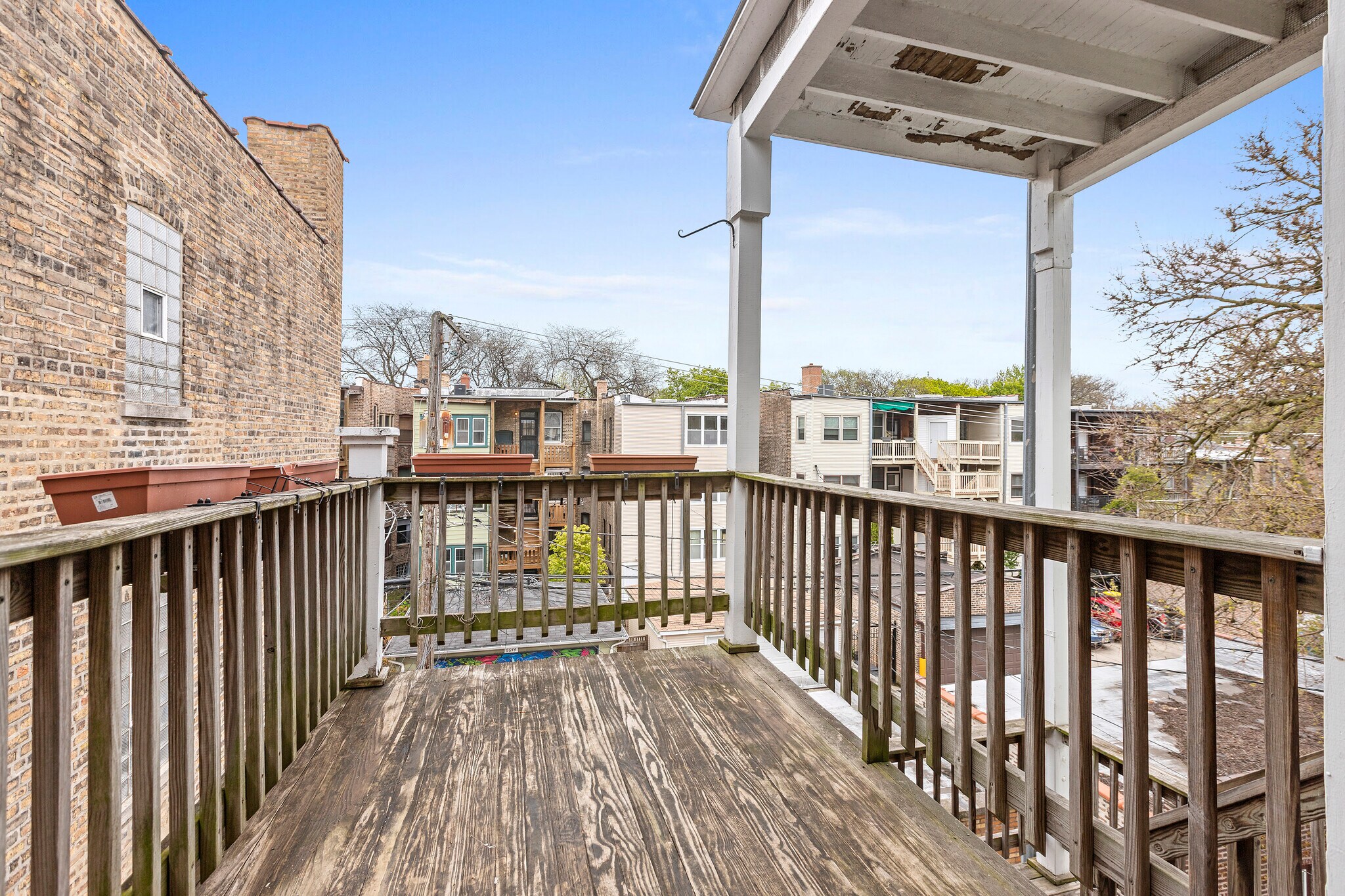 Building Photo - 6645 N Greenview Ave