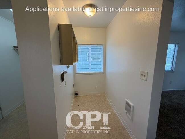 Building Photo - 321 21st Ave