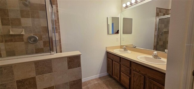 Building Photo - 2027 Strathmill Dr