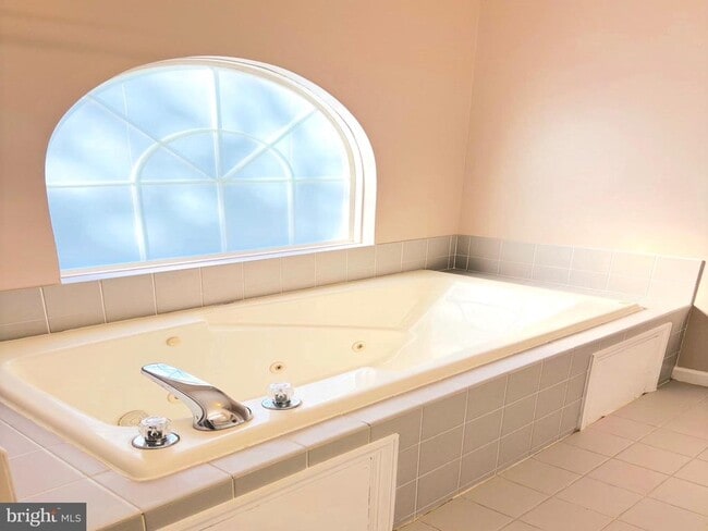 Building Photo - 9 Essex Ct