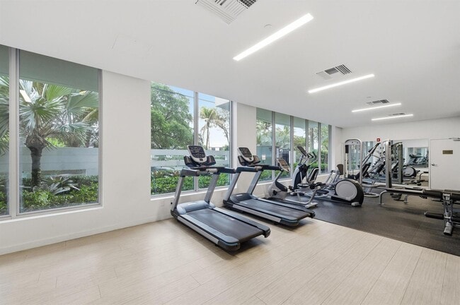 Building Photo - 13800 Highland Dr