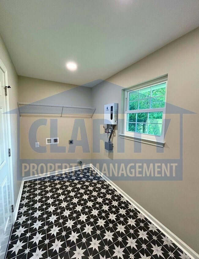 Building Photo - Updated ranch-style home in great neighbor...