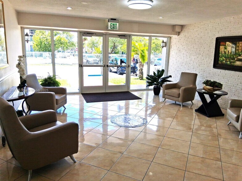 Building Photo - 16801 NE 14th Ave