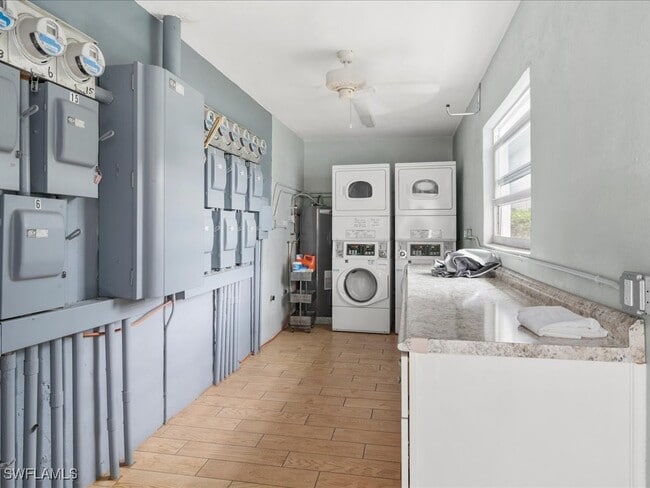 Building Photo - 530 4th Ave S