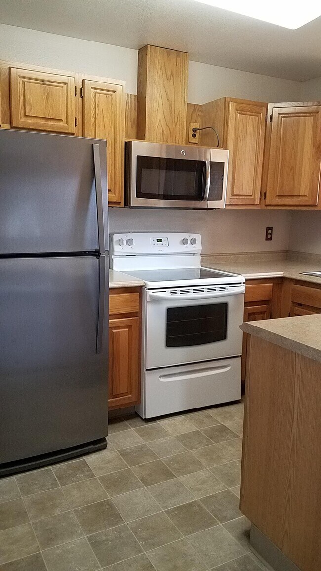 Kitchen - 3031 E 42nd Ave