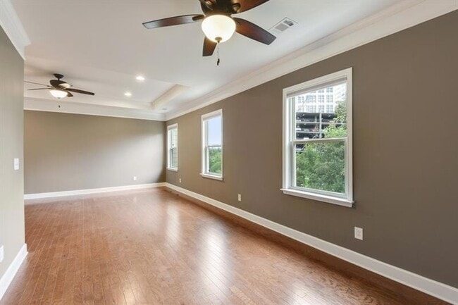 Building Photo - 2422 Norwood Dr SE