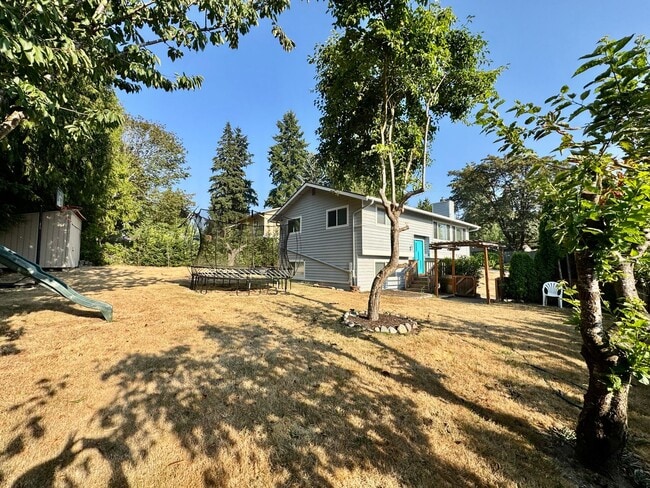 Building Photo - 11102 126th Ave NE