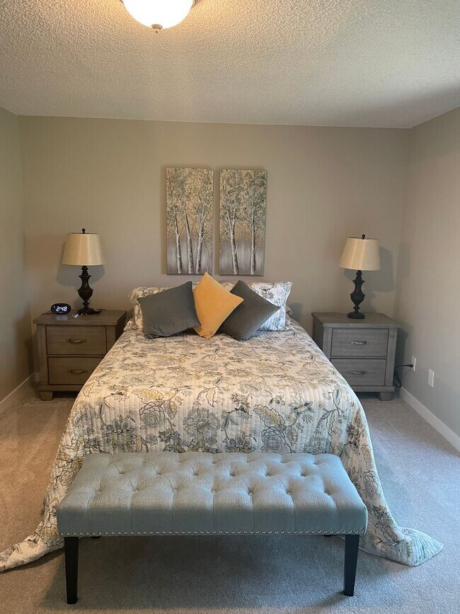 Building Photo - Beautiful fully furnished townhouse on the Eagle Hills golf course!!!