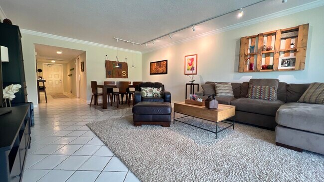 Building Photo - 4017 N Cypress Dr