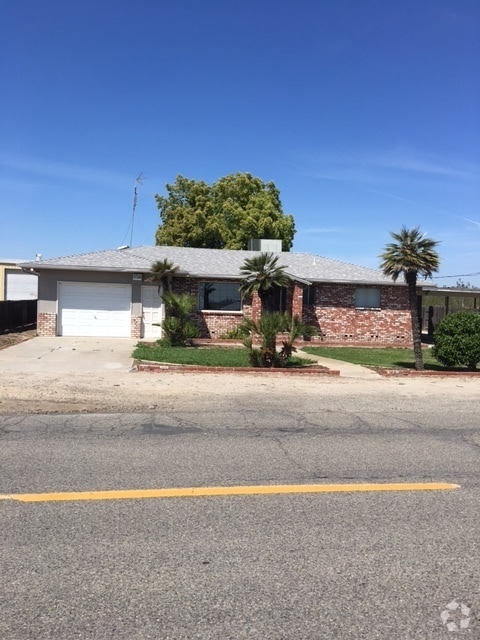 Building Photo - 3 BR 2 Bath