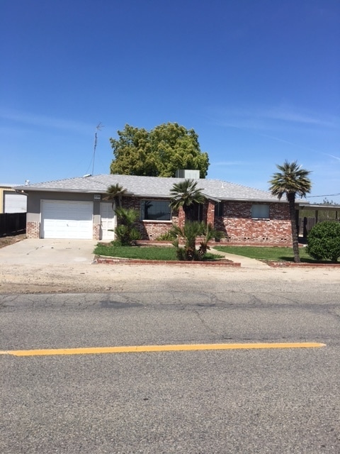Primary Photo - 3 BR 2 Bath