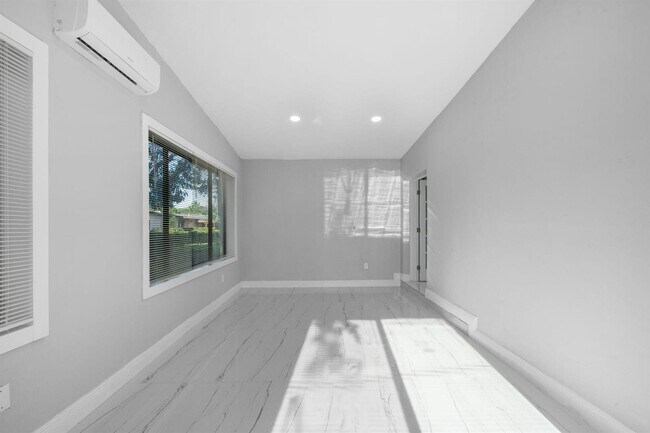 Building Photo - 1300 NW 90th St