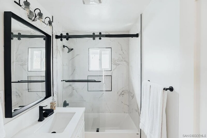 Building Photo - 1231 Center Ave