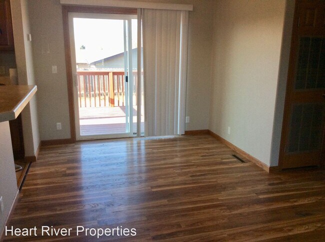 Building Photo - 3 br, 2 bath House - 622 5th Ave SE