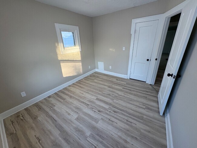 Building Photo - 320 N Colorado Ave