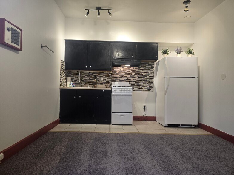 Building Photo - 1622 Bainbridge St