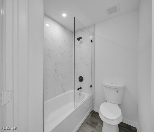 Building Photo - 382 McArthur Blvd