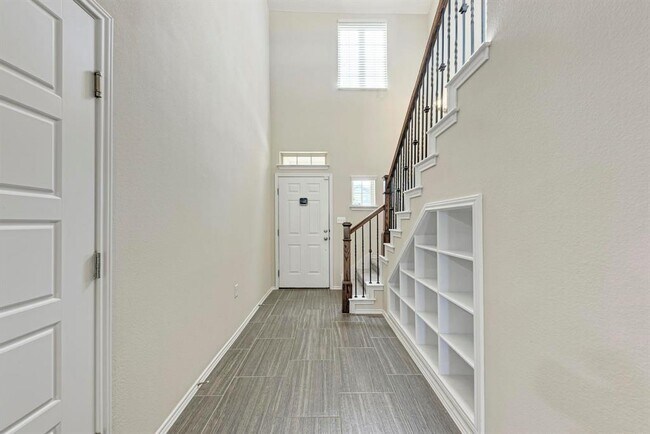 Building Photo - 5320 Ingersoll Ln