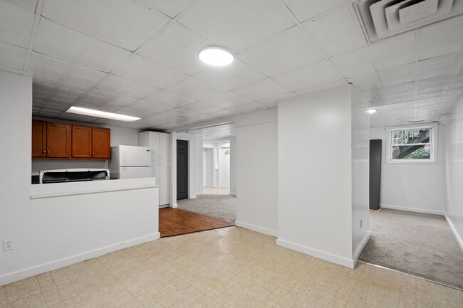 Building Photo - 230-228 Universal Rd