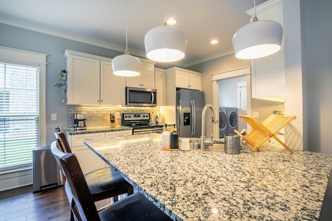 Building Photo - 5322 Honeybee Dr