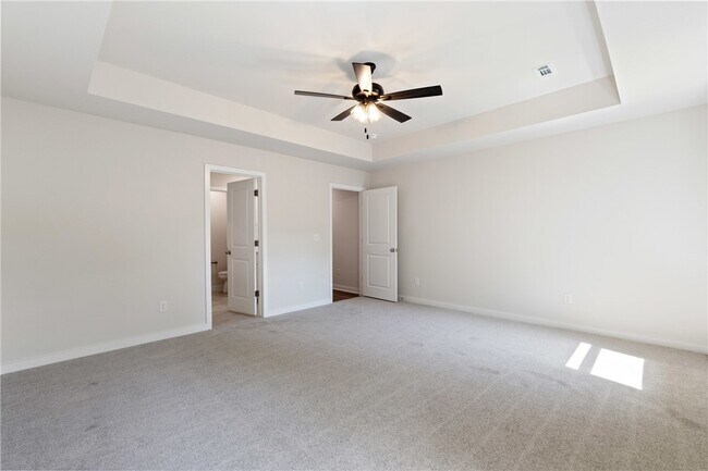 Building Photo - 17 Hollow Way Dr