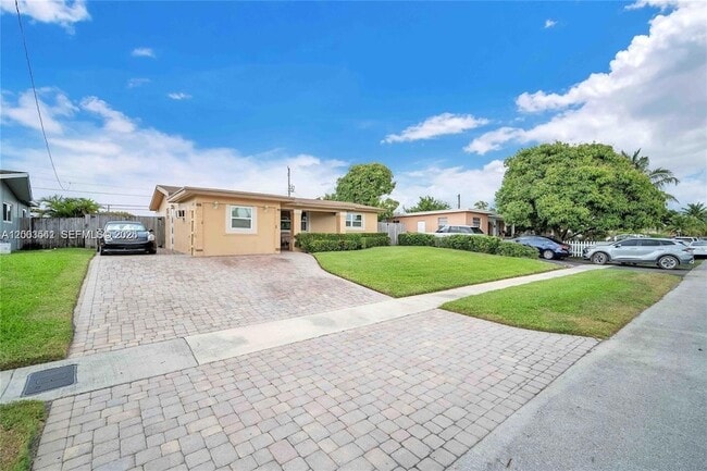 Building Photo - 2825 SW 5th St