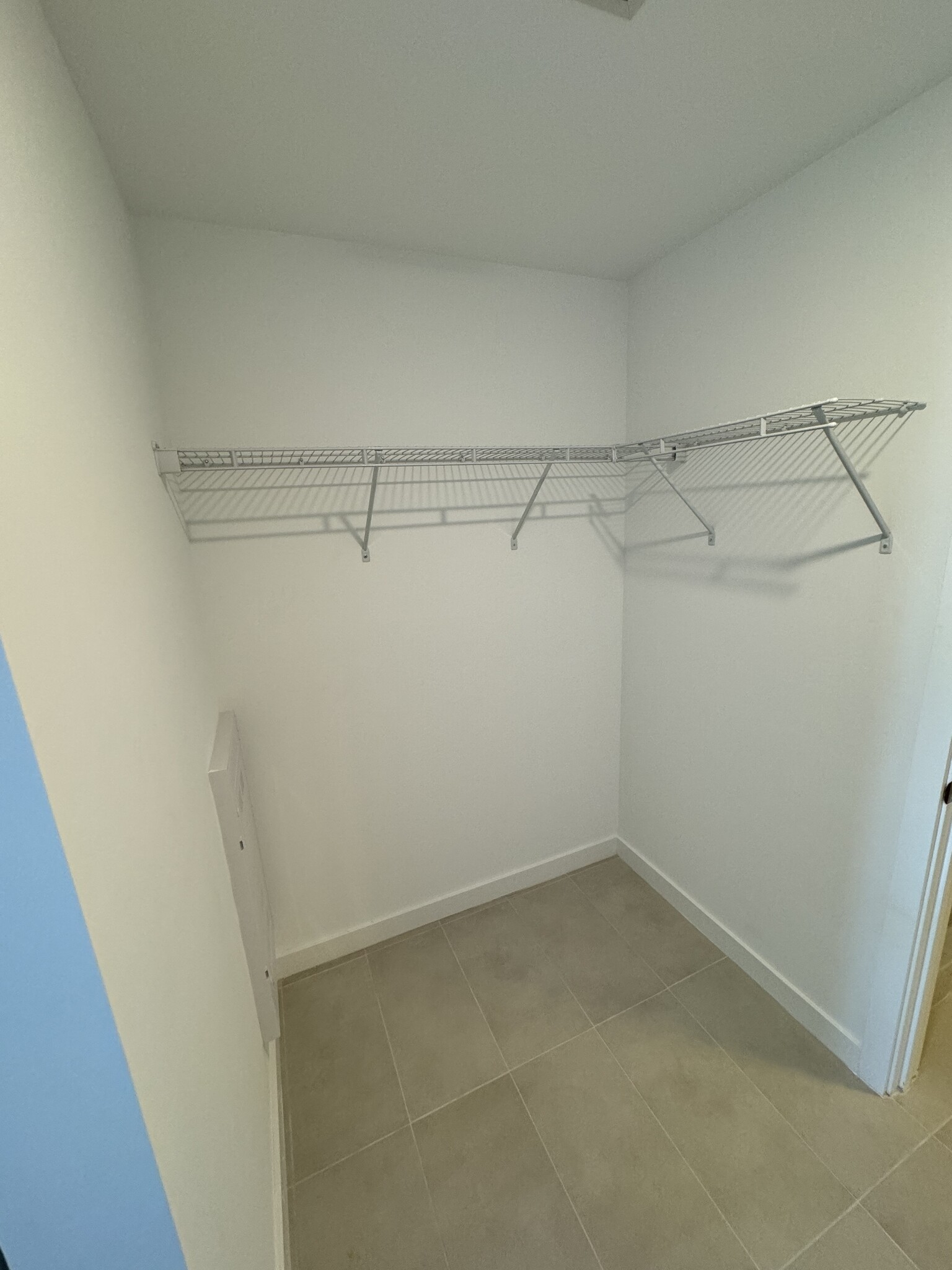 Walking Closet - 1620 NW 15th St