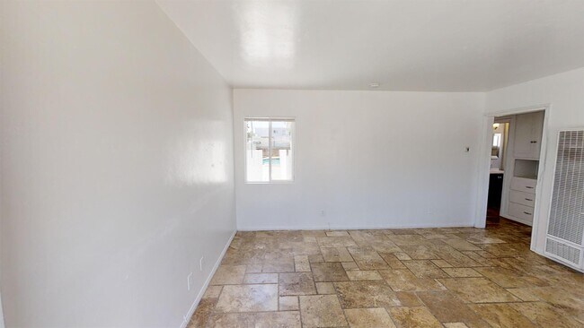 Primary Photo - 4840 Art St