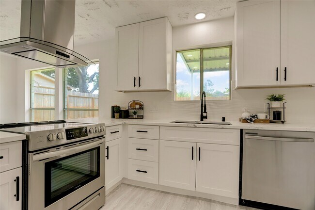 Building Photo - 7926 Windy Creek Dr